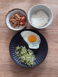 ダイエット94日目 前日比+0.2kg 夜食べ過ぎたらそりゃ増えるよな…